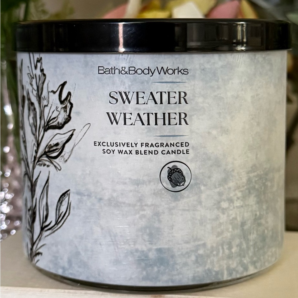 🆕🧣 BATH & BODY WORKS “SWEATER WEATHER” 3-WICK CANDLE. NEW. SOY WAX BLEND CANDLE